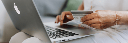 someone using a credit card to online shop