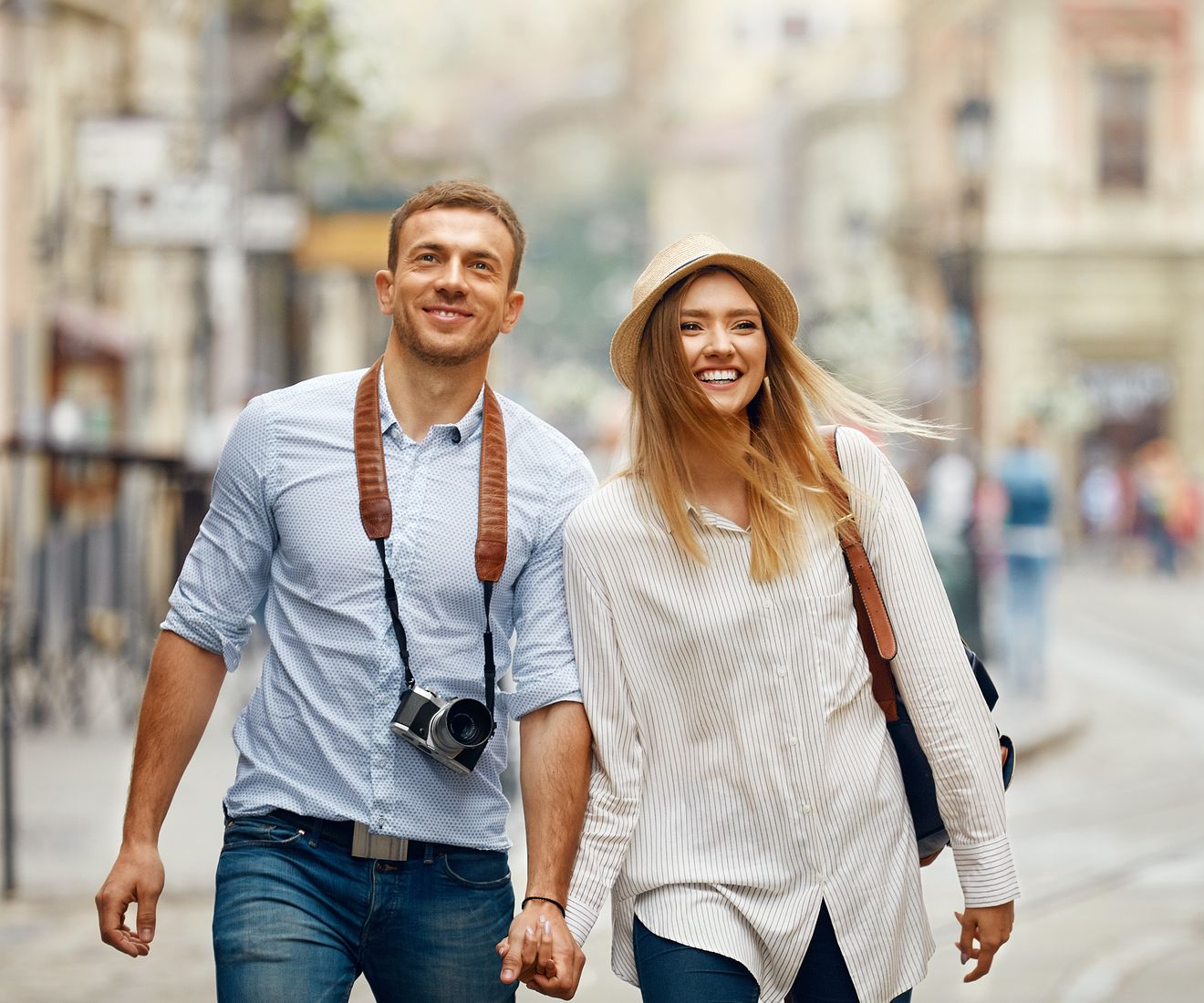 Couple traveling 