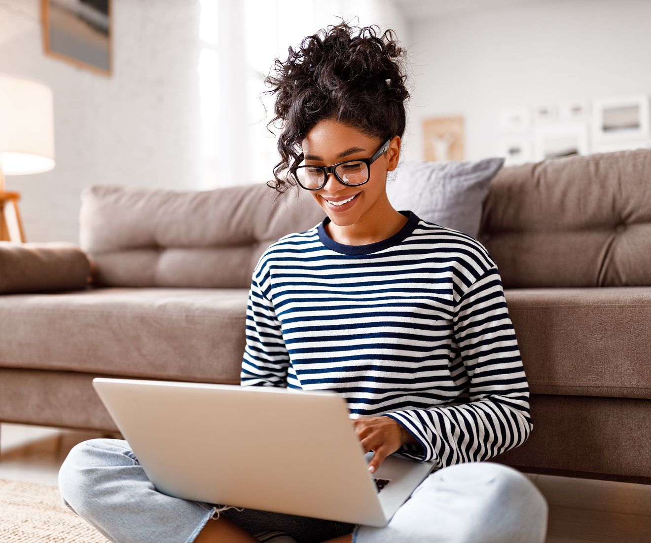 Women on laptop using PayPal